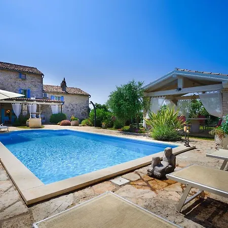 Villa Mekisi *
