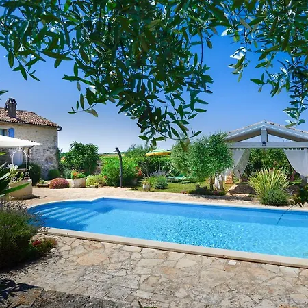 Mekisi Villa *