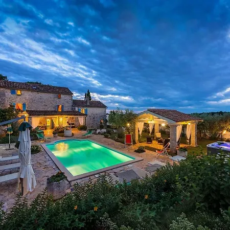 Mekisi Villa *